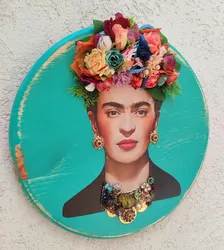 פרידה עם שרשרת ועגילים