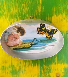 ילדה ופרפר-קישוט לבית